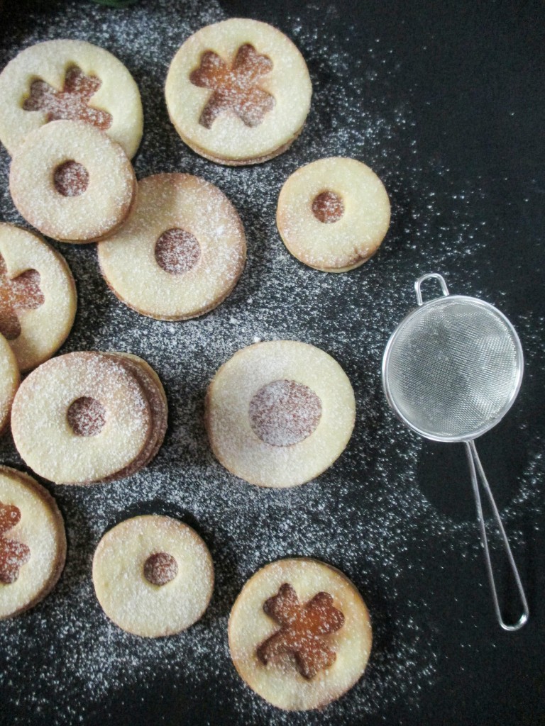 linzer-cookies-with-salted-caramel
