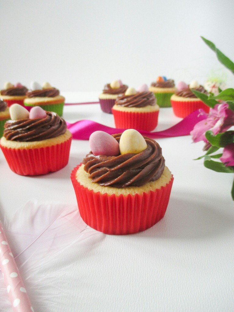 veľkonočné cupcakes s hniezdom a veľkonočnými vajíčkami