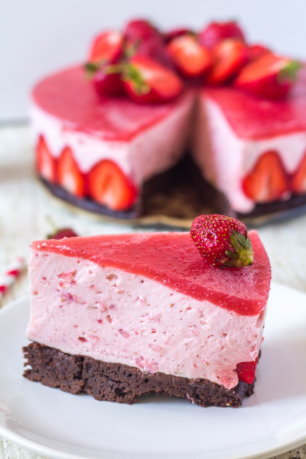 Jahodová brownie cheesecake torta