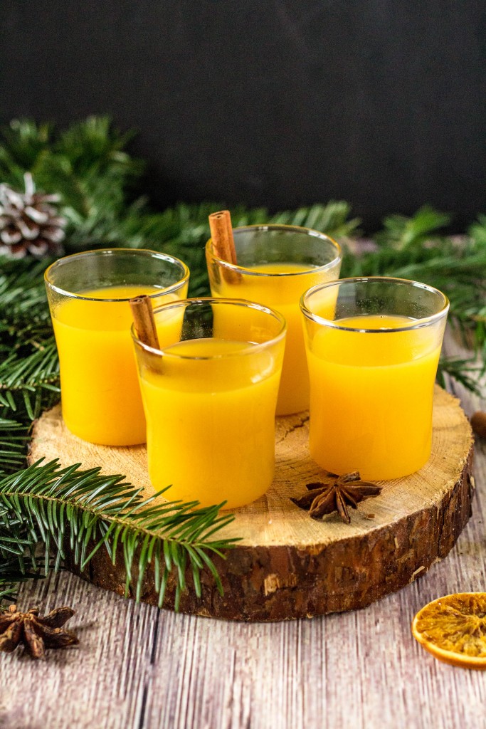 horúci nealkoholický vianočný pomarančový nápoj