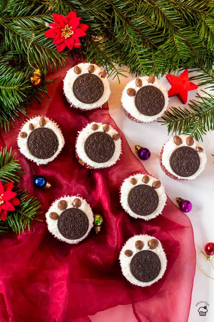 Kokosové cupcakes s tvarohovým krémom a labkou polárneho medveďa