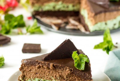 čokoládovo mätová brownie mousse torta