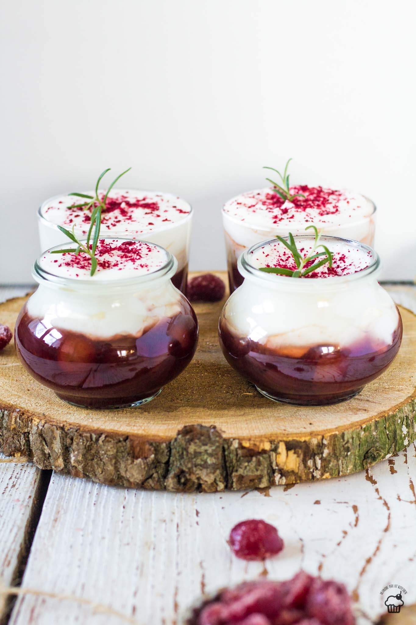 jogurtovo šľahačkové poháre s čerešňami